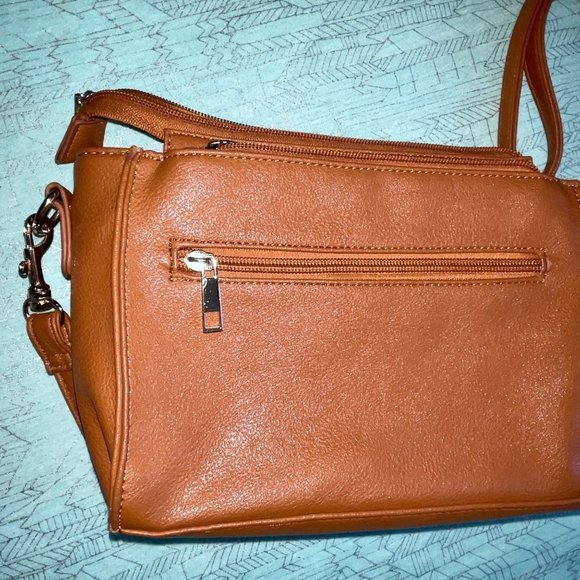 Tan cross-body purse with stylish tassels and many organizing compartments NEW - Picture 13 of 15